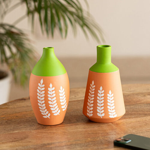 'Floral Harmony' Hand-Painted Decorative Terracotta Vases (Set of 2, 16.5 cm) 'Floral Harmony' Hand-Painted Decorative Terracotta Vases (Set of 2, 16.5 cm)