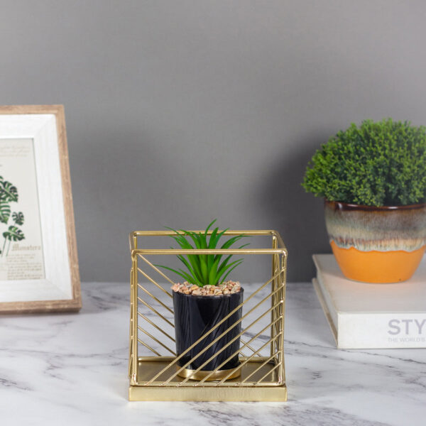 Jadeo Metal Planter Jadeo Metal Planter