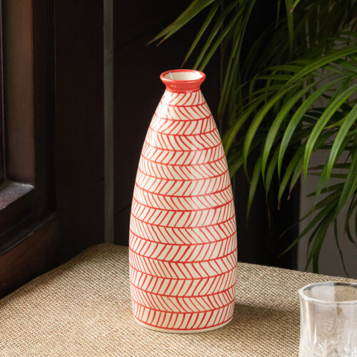 'Red Chevrons' Handpainted Round Vase in Ceramic (25.4 cm) 'Red Chevrons' Handpainted Round Vase in Ceramic (25.4 cm)