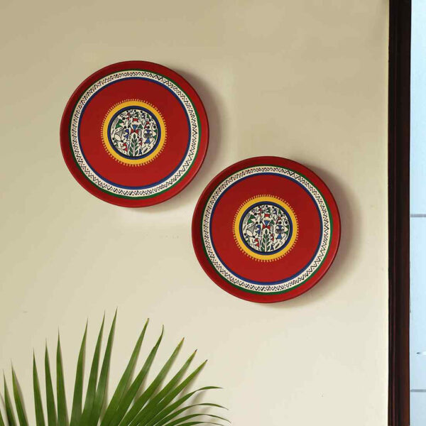 'The Warli Tales' Hand-painted Terracotta Wall Plates Wall Decor (20.3 cm, Set of 2, Red) 'The Warli Tales' Hand-painted Terracotta Wall Plates Wall Decor (20.3 cm, Set of 2, Red)